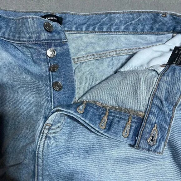 Express Denim‎ Shorts Womens 14 Mid Rise Rigid Jean Shorts 4" Inseam Raw Hem - Picture 5 of 8